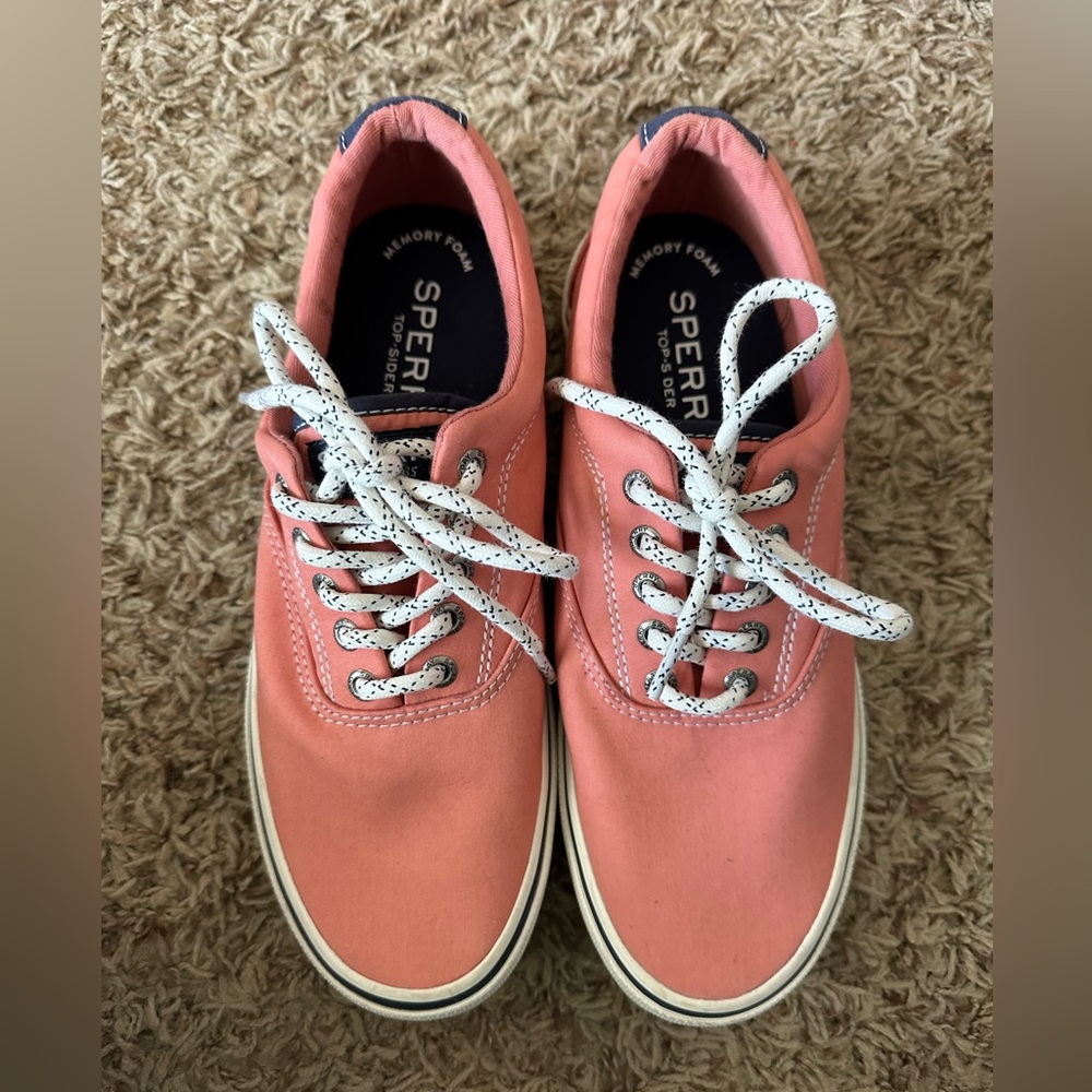 Men’s Sperry shoes size 7.5/women’s 9